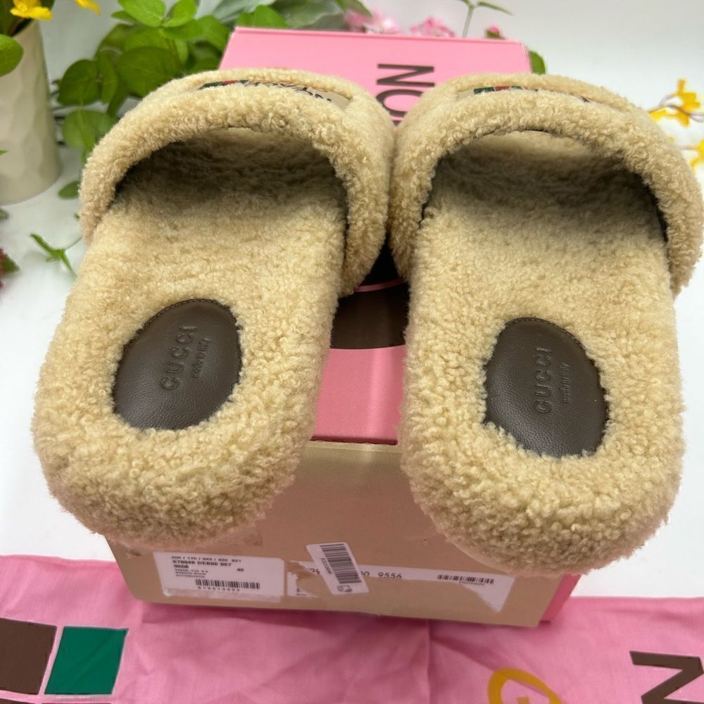 Women’s Gucci x North face shearling slides size 40 made in Italy - Picture 5 of 9